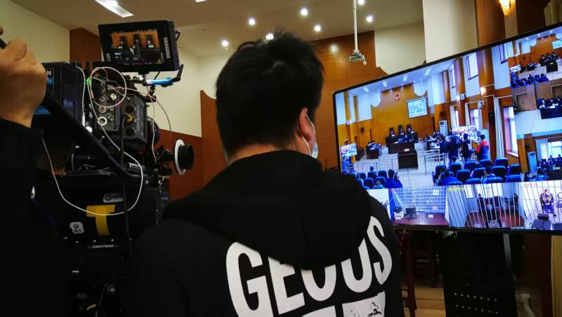 AI生成VS人工创意——郁南县广告片拍摄公司的技术浪漫主义实践
